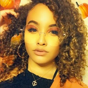 Meet your Posher, Diona